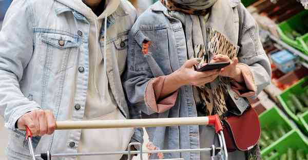 如何制作动画真人合拍视频